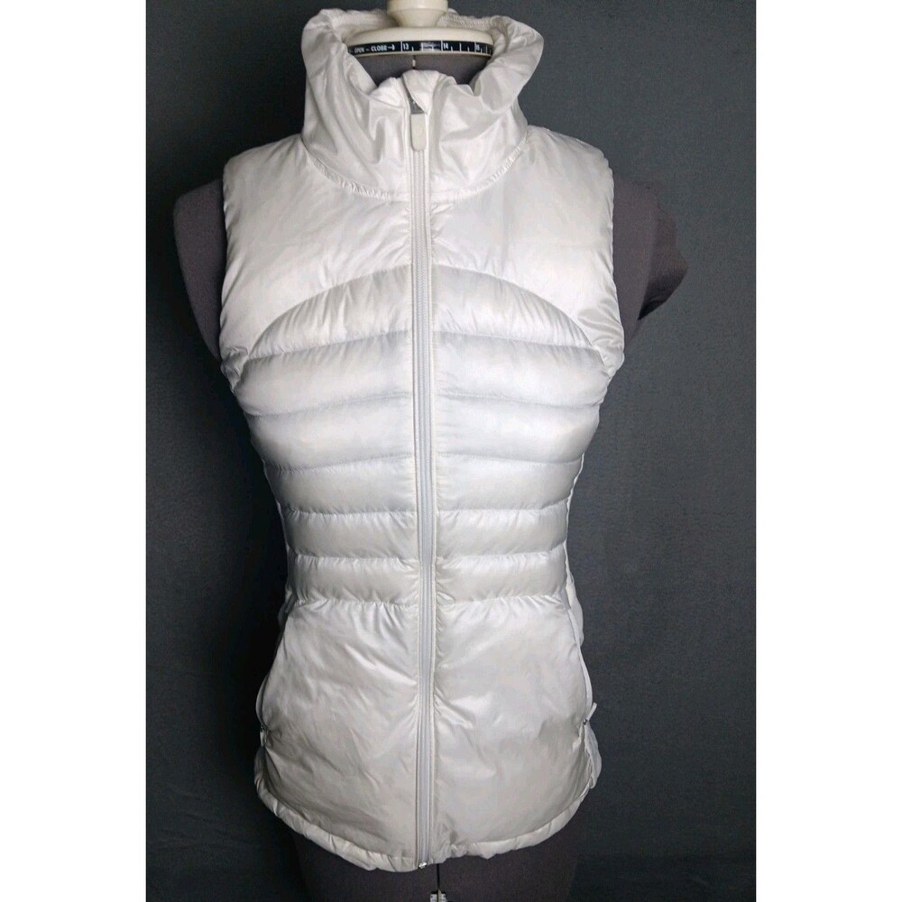 Lululemon Down For It All Vest White Quilted Puffer Sleeveless Size 4 LW4AHNSD
